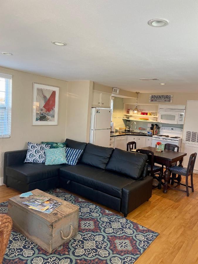 Seablue Cottage - Downstairs; 2 Blocks To The Beach Galveston Exterior foto