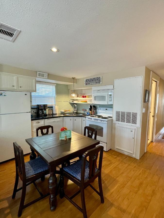 Seablue Cottage - Downstairs; 2 Blocks To The Beach Galveston Exterior foto