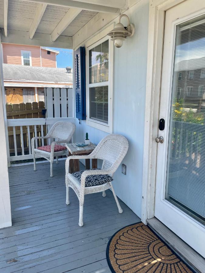 Seablue Cottage - Downstairs; 2 Blocks To The Beach Galveston Exterior foto