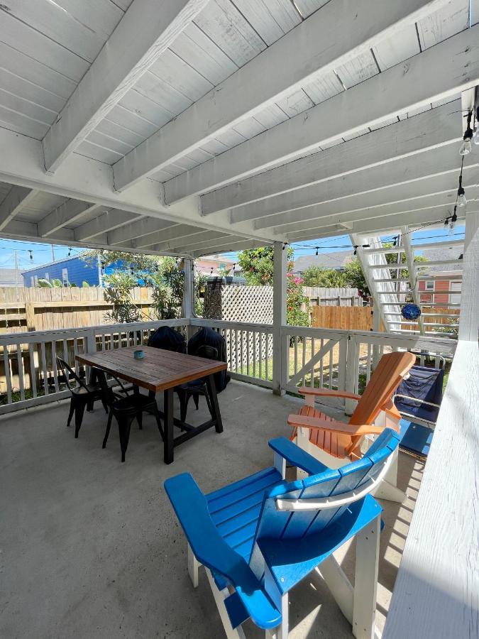 Seablue Cottage - Downstairs; 2 Blocks To The Beach Galveston Exterior foto